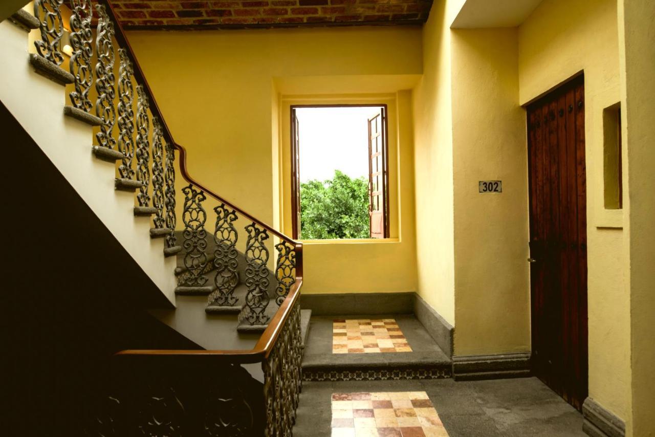 Colonial 3*